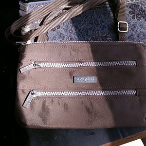 Cute, lightweight taupe baggallini purse